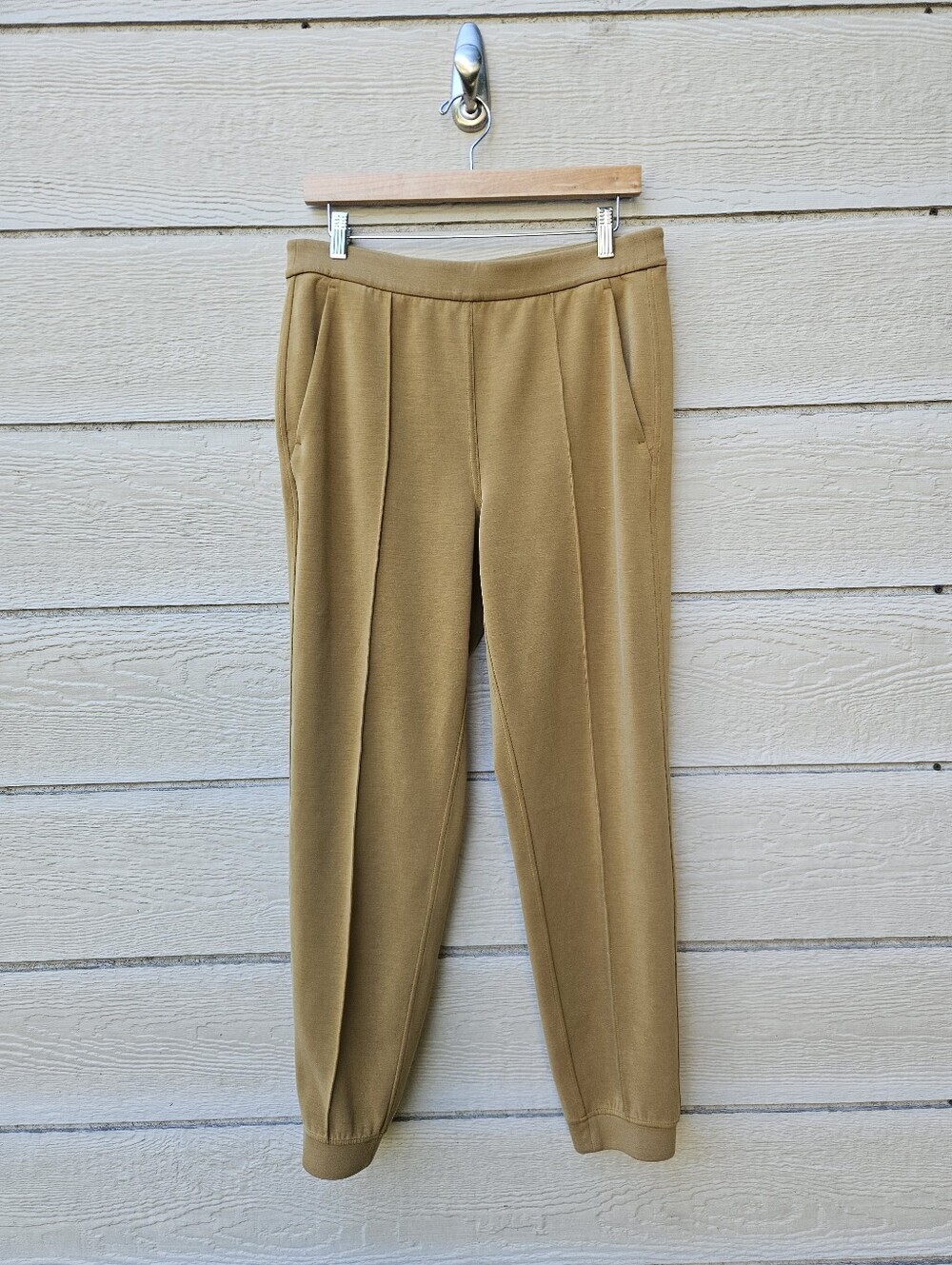 Lululemon Softstreme Classic-Fit High-Rise Jogger Melrose Tan size large